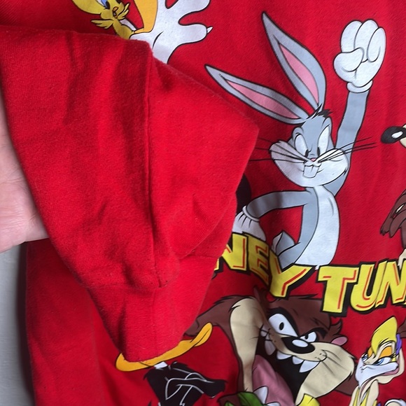 Looney Tunes red sweatshirt with Sylvester, Buggs, Taz and friends in size Large - Picture 6 of 10
